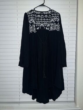 Torrid Black Open Front Kimono with White Embroidered Folk Motif